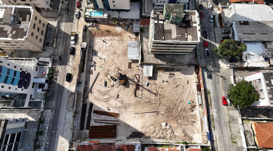 Imagem real do terreno em construção